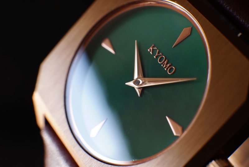 KYOMOウォッチ　『1J 』　文字盤アップ　視認性